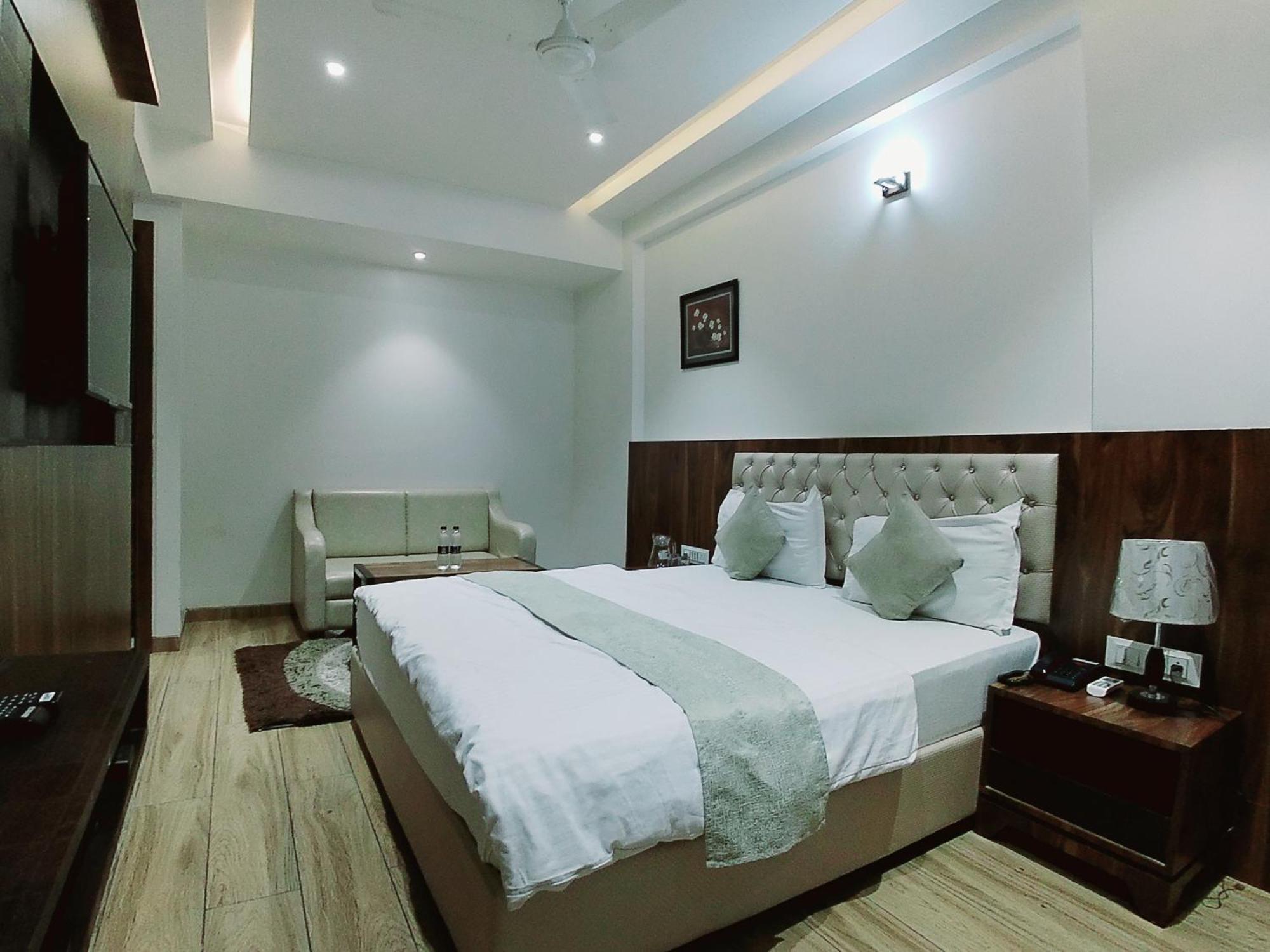 Hotel Sai Pratik, Newly Built Up, Complimentary Shuttle To The Temple Shirdi Exterior photo